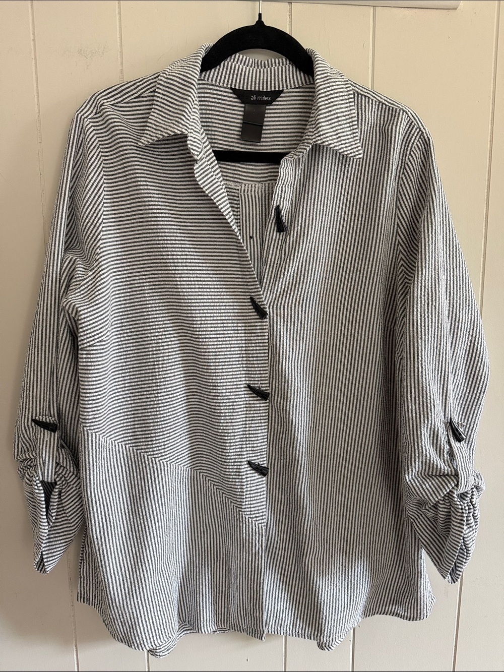 Ali Miles Button Up Striped Top Seersucker Texture Horn Toggle Button Medium